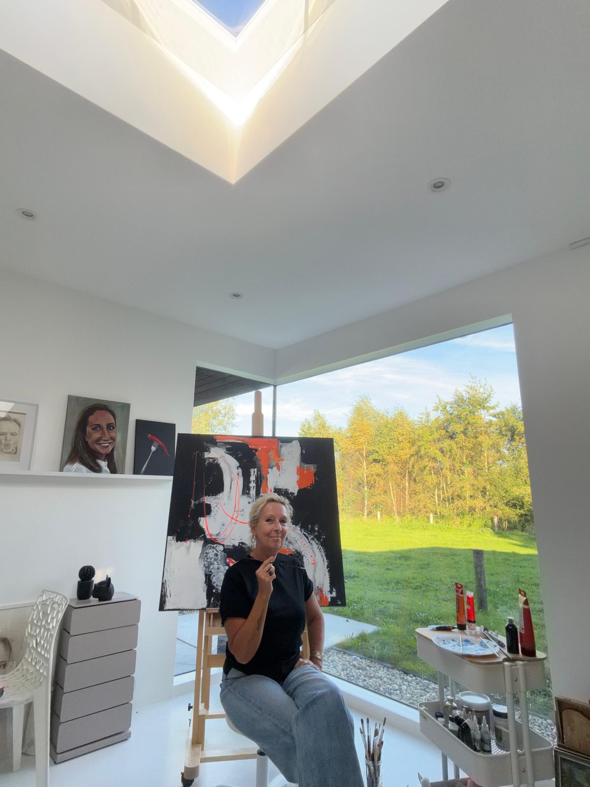 Janny in haar atelier
